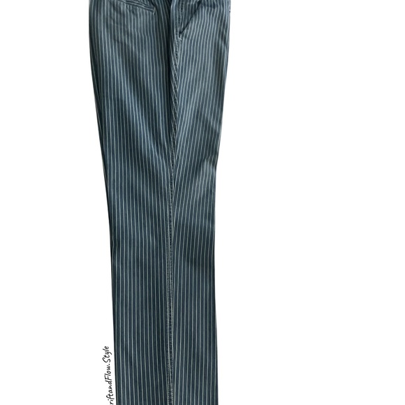 GAP | GIRLFRIEND CHINO | SIZE 8 | WHITE STRIPPED BLUE JEANS | 28” INSEAM | - Picture 6 of 9
